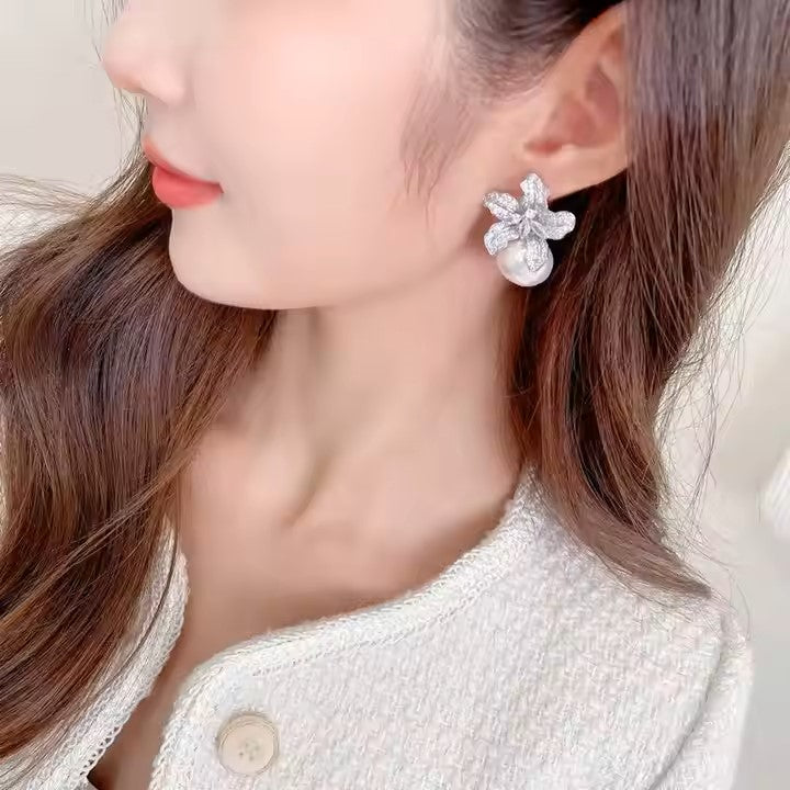 Modern Pearl Floral Studs