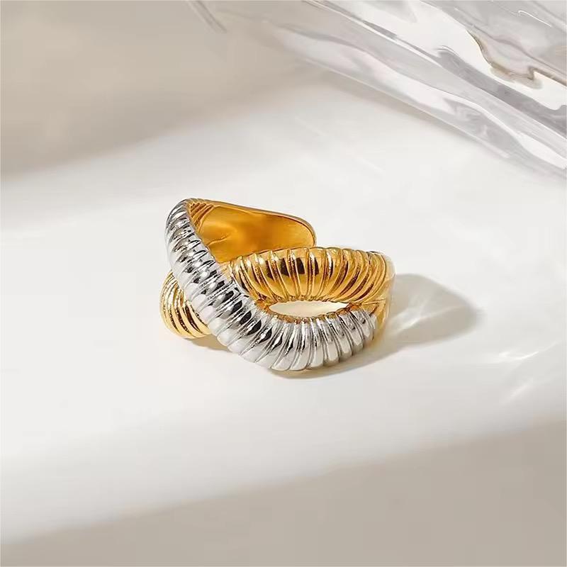 Twist Duo-Tone Ring