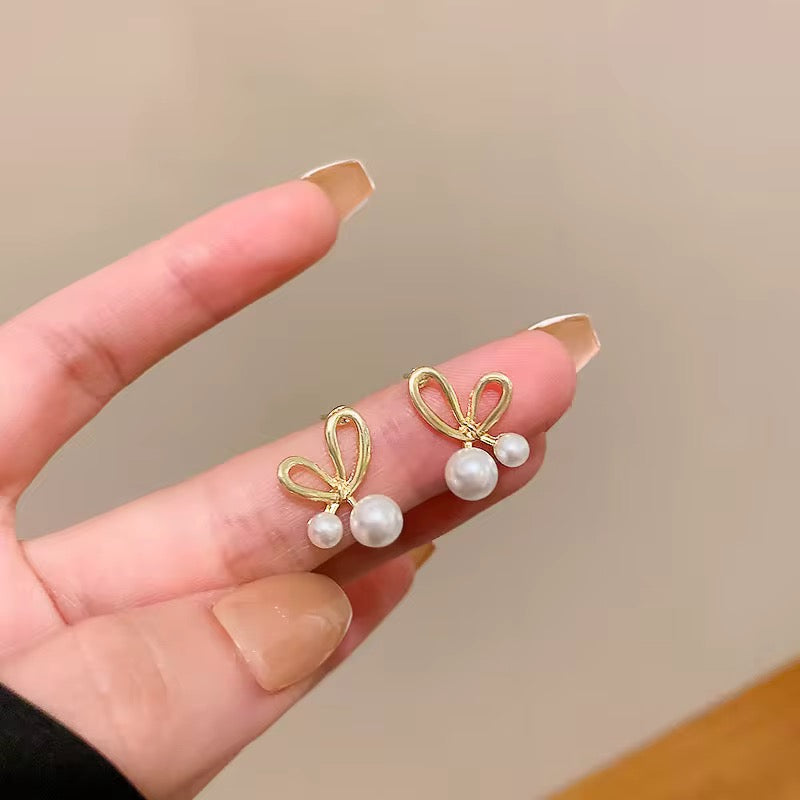 Bow Pearl Stud Earrings