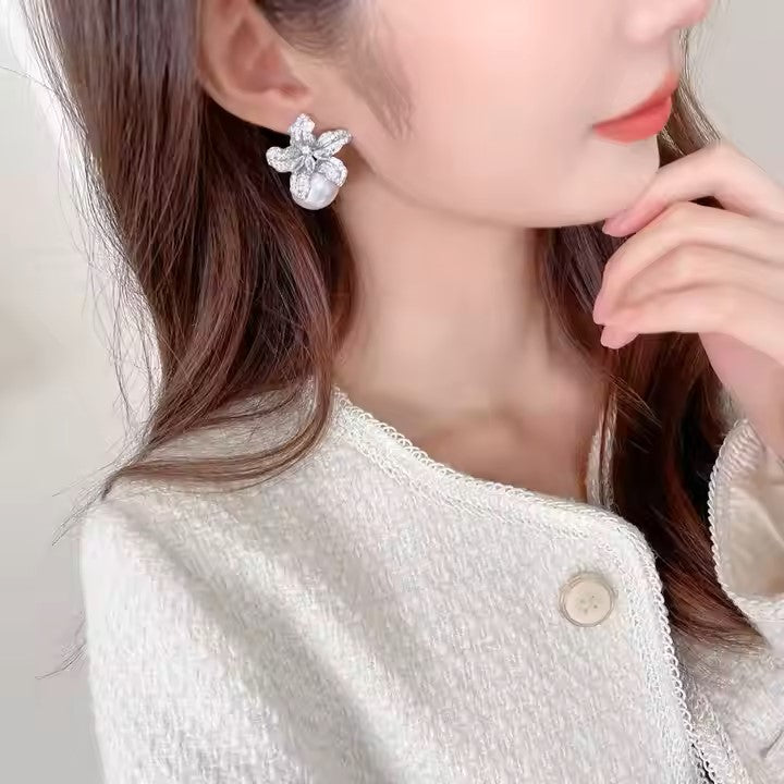 Modern Pearl Floral Studs