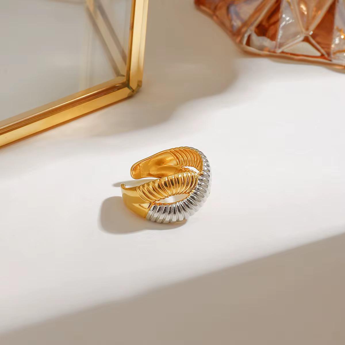 Twist Duo-Tone Ring