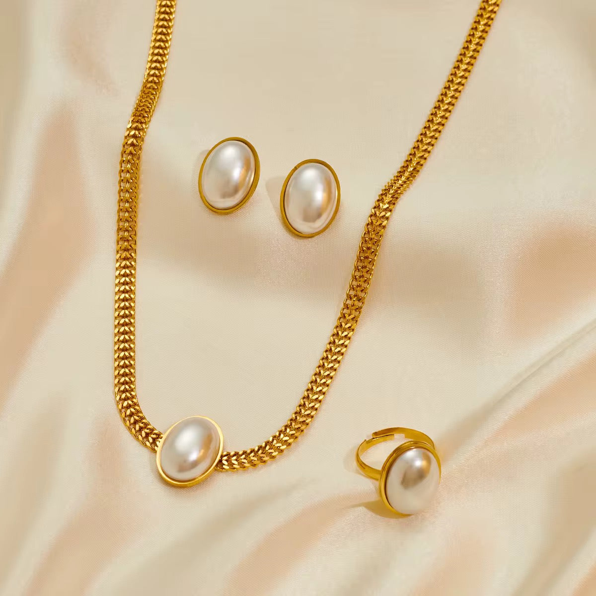 Luxe Pearl Chain Necklace